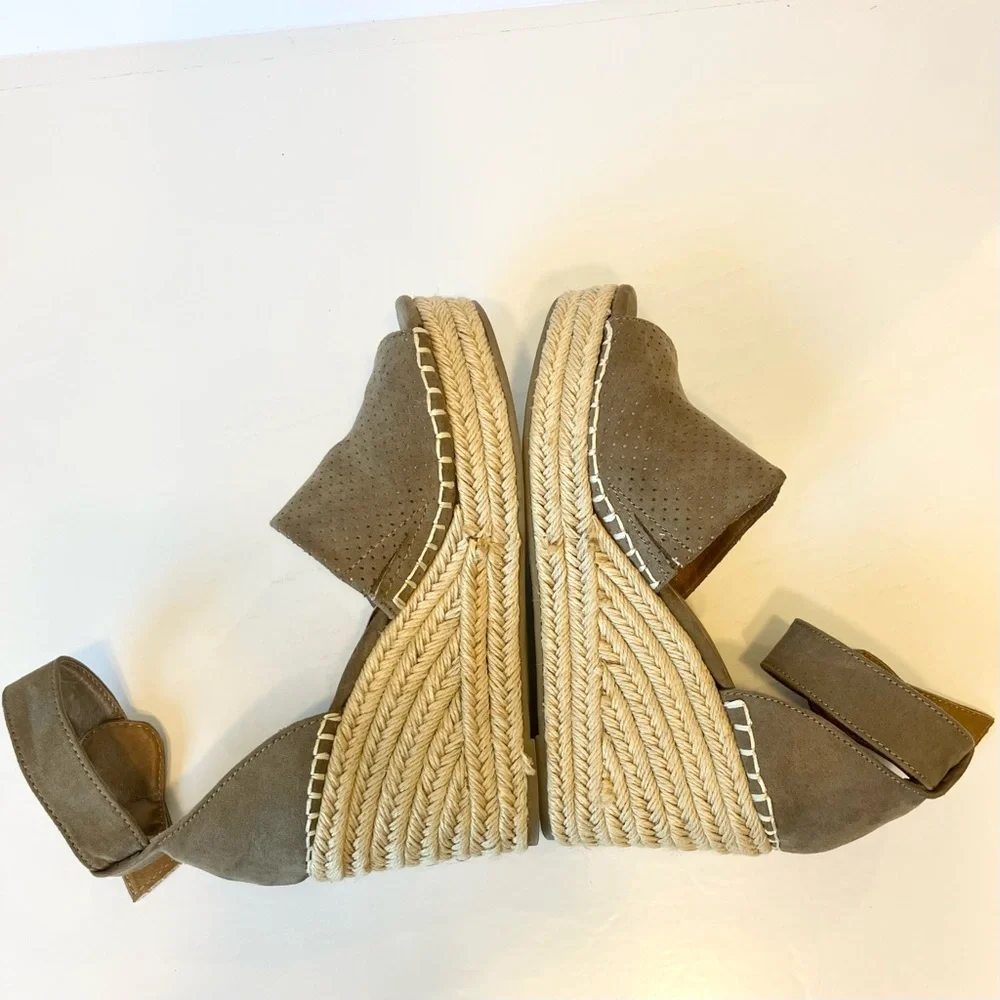 Jellypop Size‎ 7 M Fit Espadrille Wedge Taupe Ankle Strap Buckle Women Open Toe